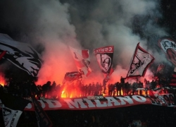 /images/fans/ac-milan-inter-tiffo.jpg