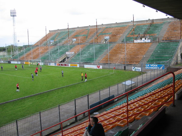 Tribunes honneur &amp; Pouille lors d'un match équipe réserve.