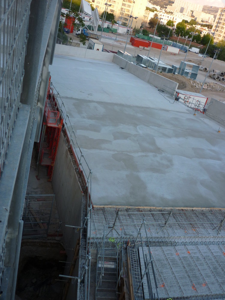 Parvis Sud vu du virage Sud coté jean-bouin (prés le l'arche en béton ou sera le Méga-poteau).