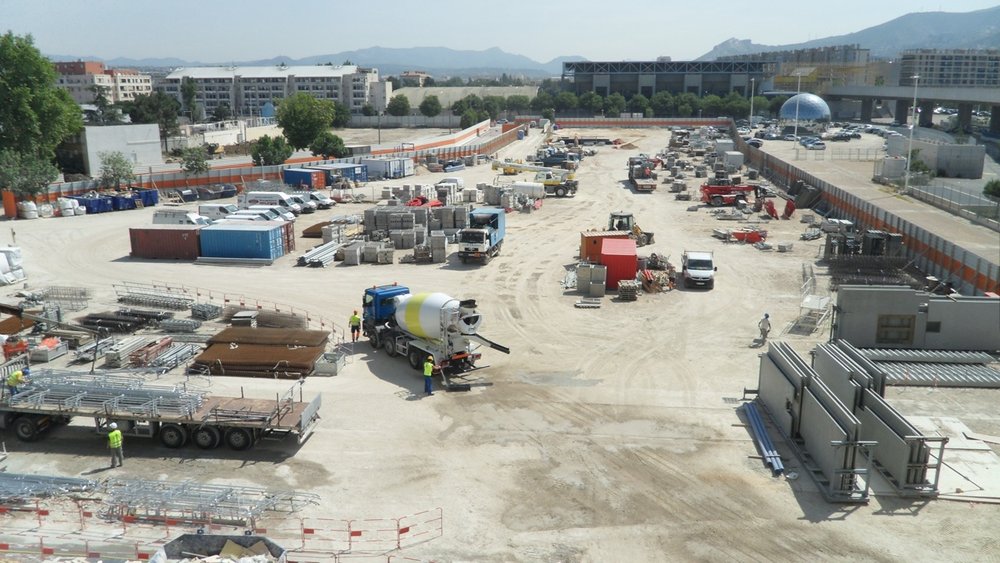 Vu du Parvis Ganay de la tribune même.