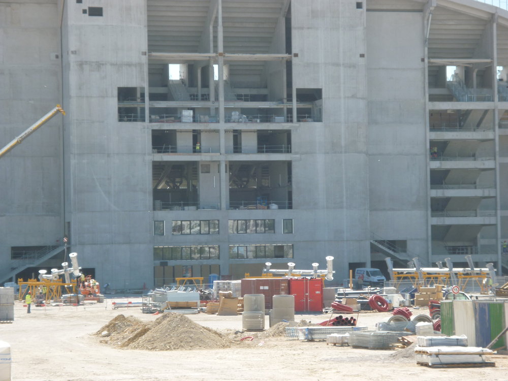 Vu de loin, on observe bien 2 élément monté (sur la droite) et celui de gauche en cours de montage et celui qui se trouve a sa droite en attente.