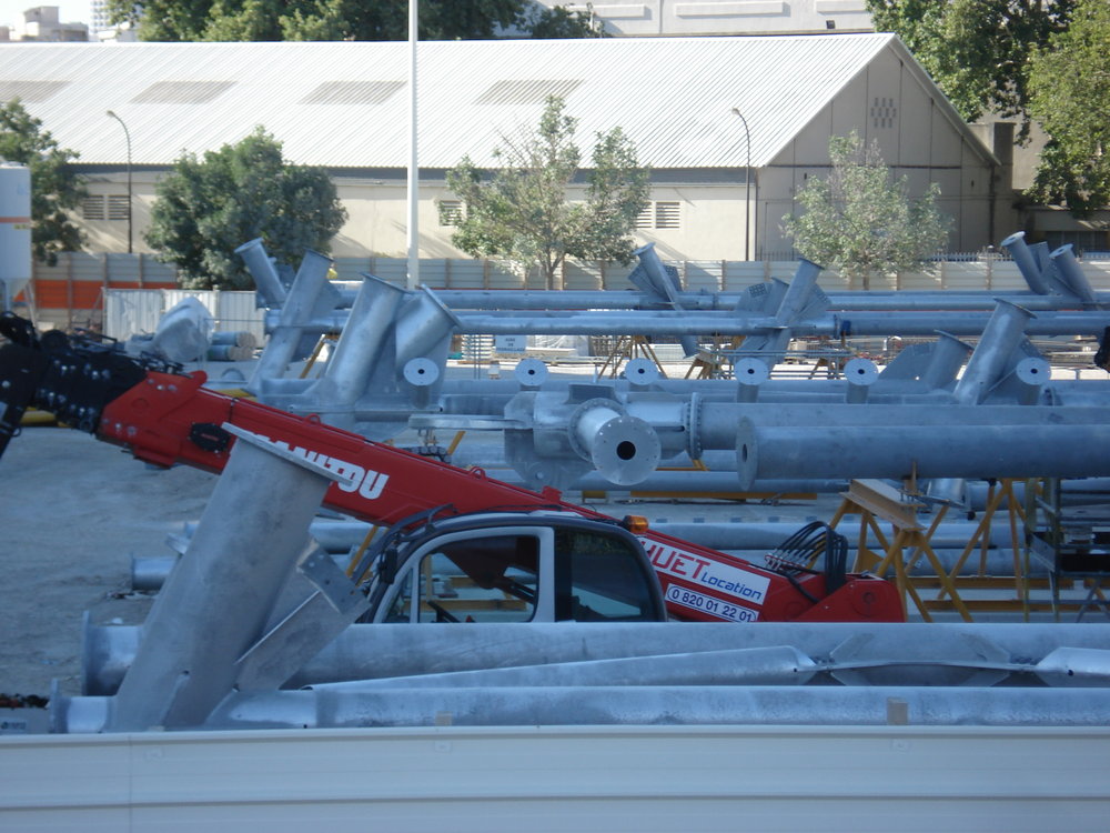 nouveau élément assemblé (moins terne que ceux en place).