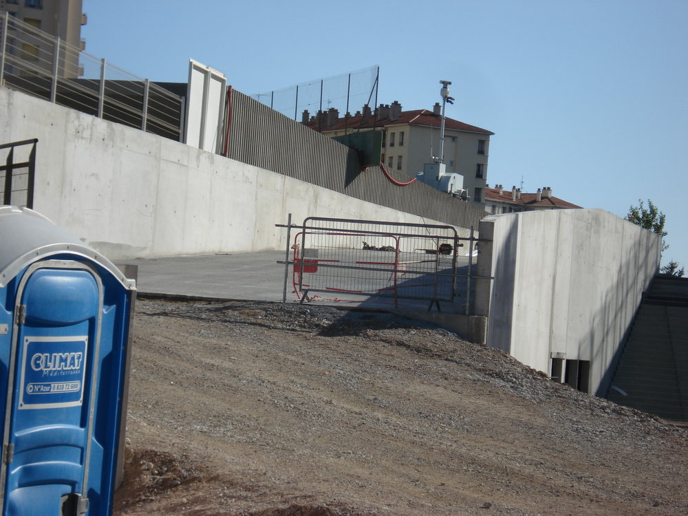 Vu de la pente descendante du Parvis Sud.