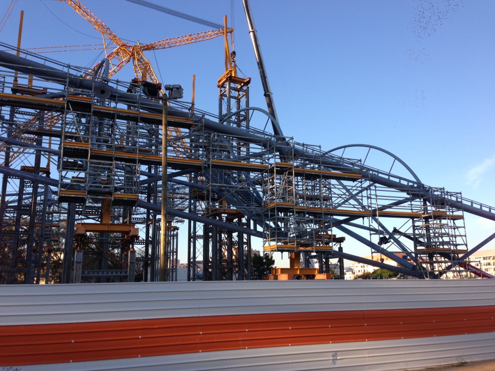 Sur cette photo, on voit très bien la passerelle technique de ce colis : passerelle côté jupe.