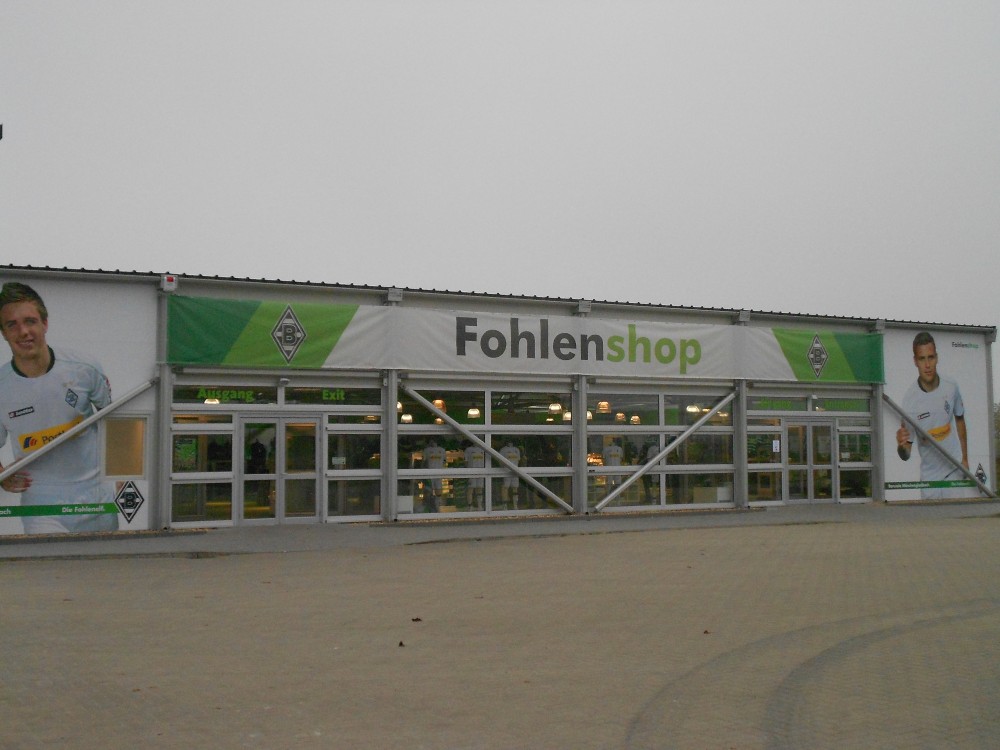 le "fanshop", juste à côté du stade.