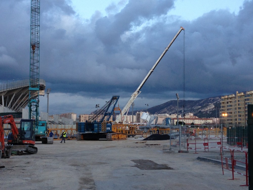 Vu général de la zone de travaux du parvis Sud.