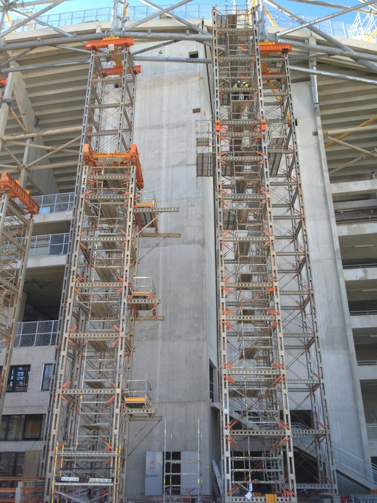 Palée prête à être posée. D'ailleurs celle où on voit des mecs dedans a été installée depuis.