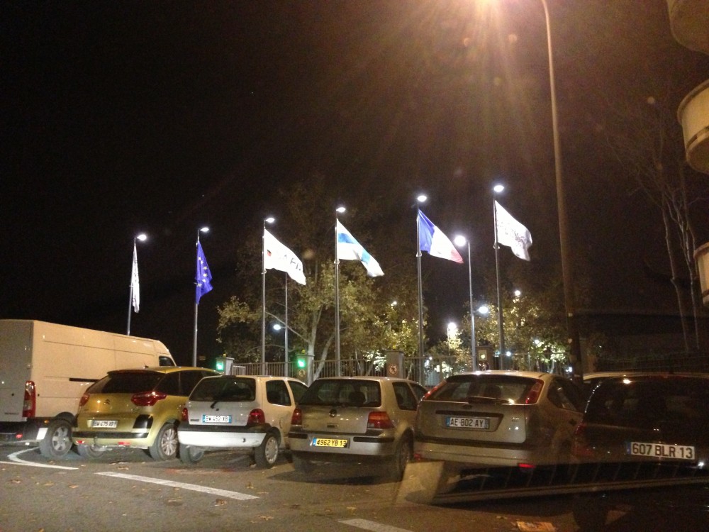 Présence de vent sur l'entrée du parc chanot a 500m du stade.