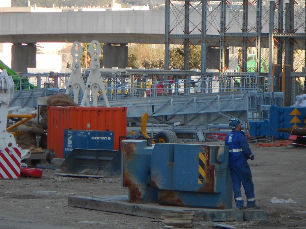 Vu des gouttières sur le Parvis Ganay.