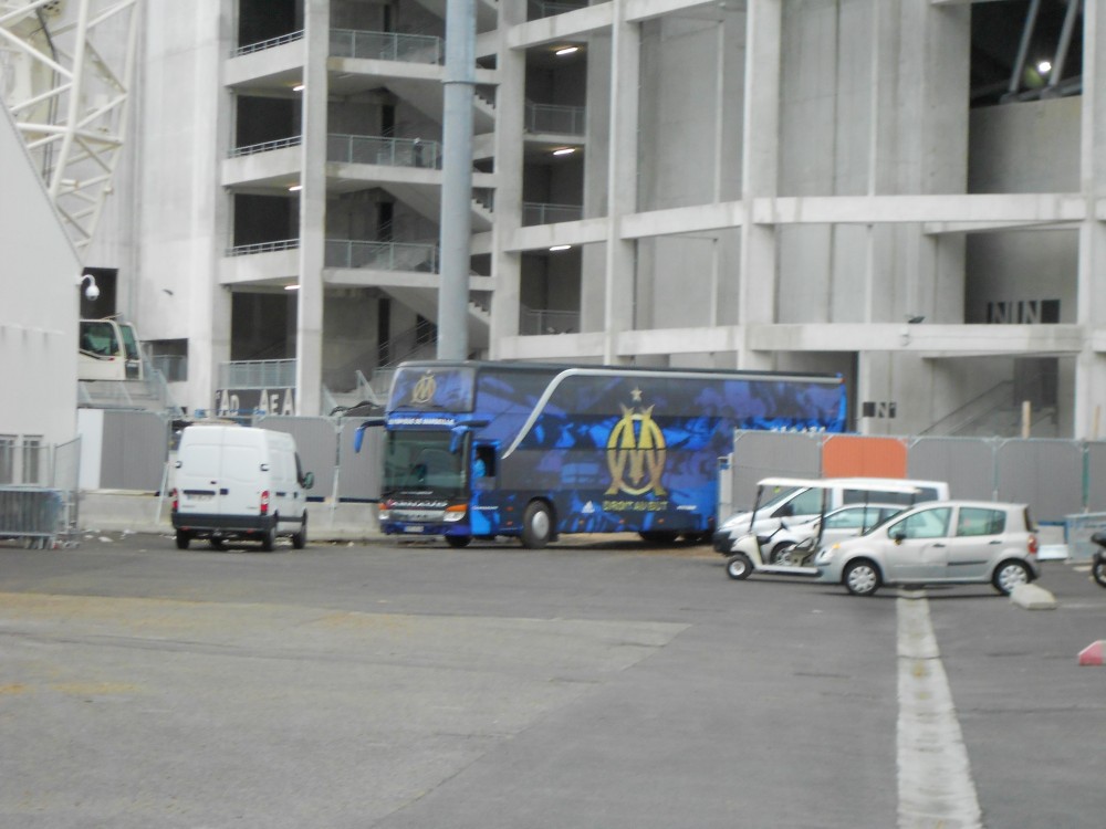 Le car de l'OM pour l'entrainement.