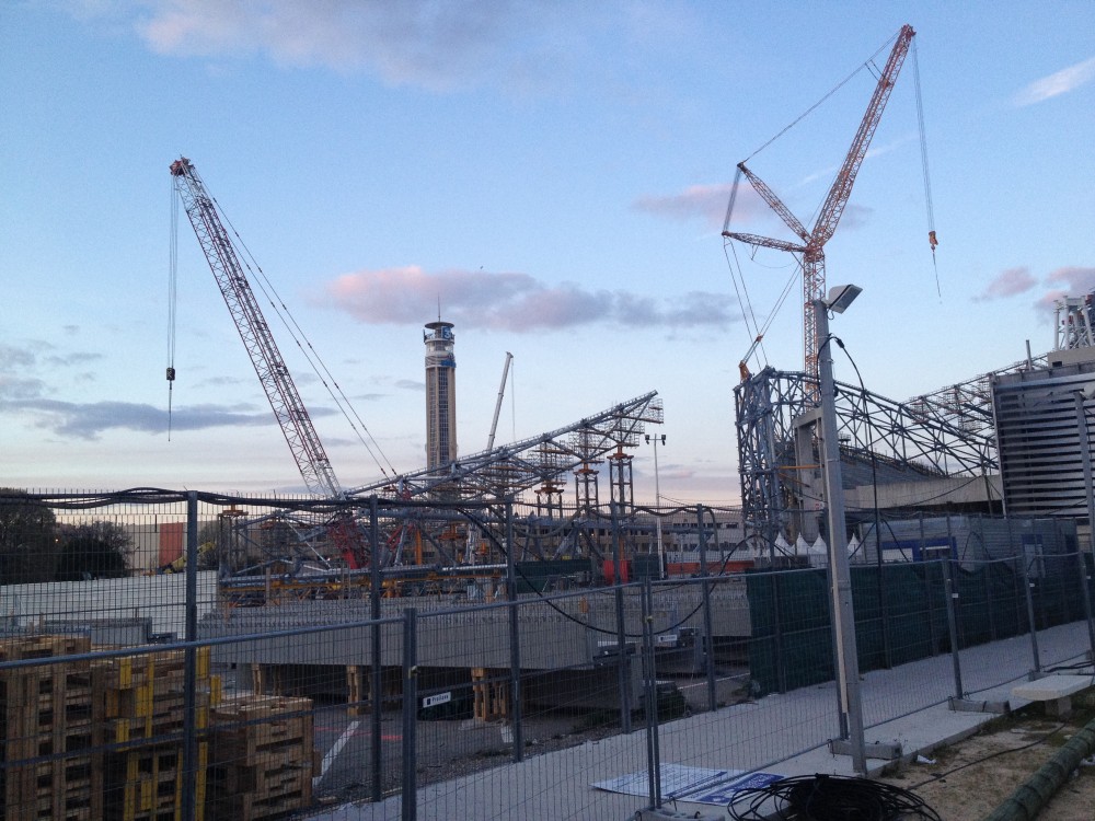 Radiale de faille au premier plan et colis au second