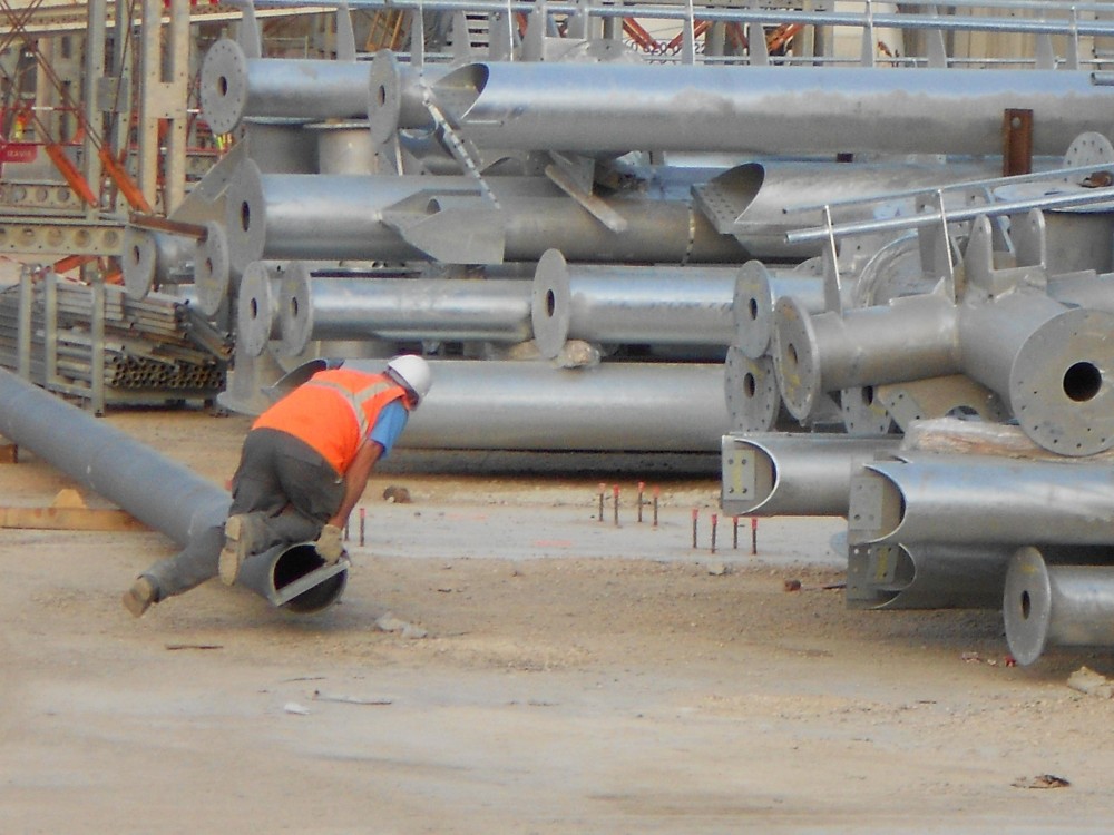 sur cette photo on remarque une réservation au sol surement pour la station du colis double.