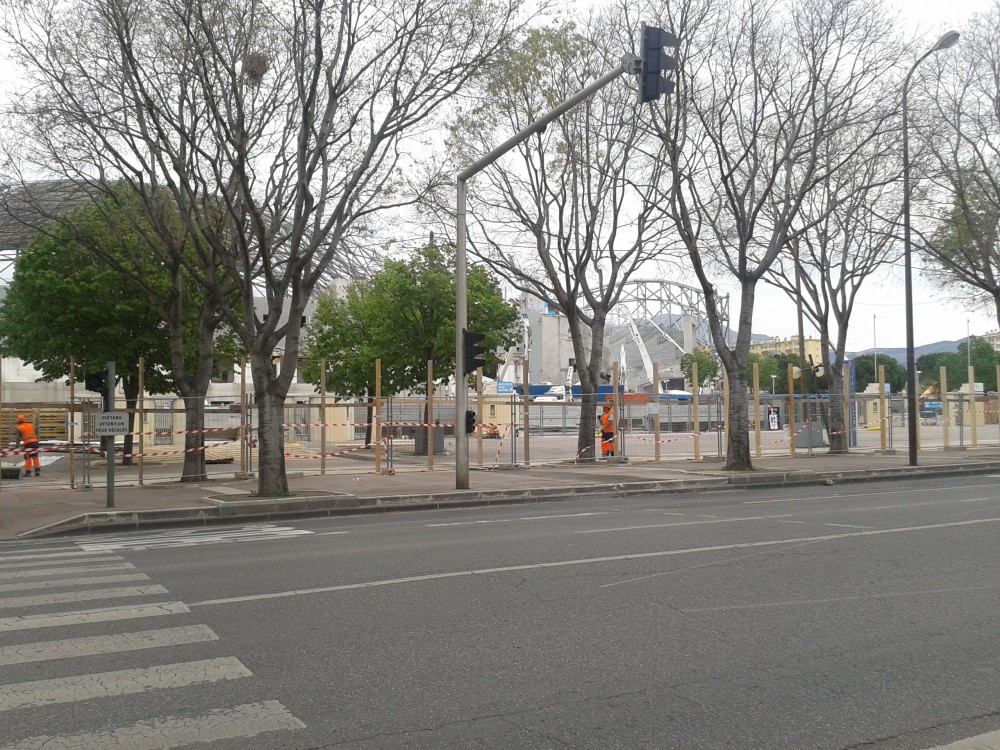 extension du parvis sur Michelet