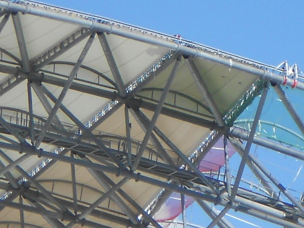 Différence de couleur mais EXACTEMENT LA MÊME FABRICATION.