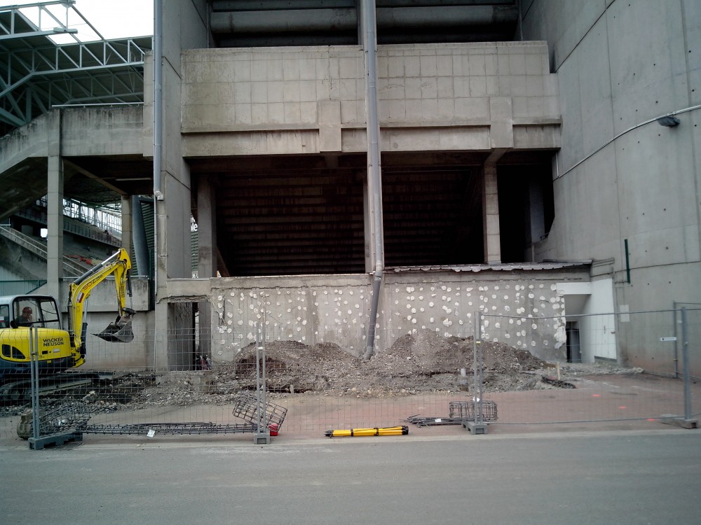 L'ancienne billetterie derrière HO