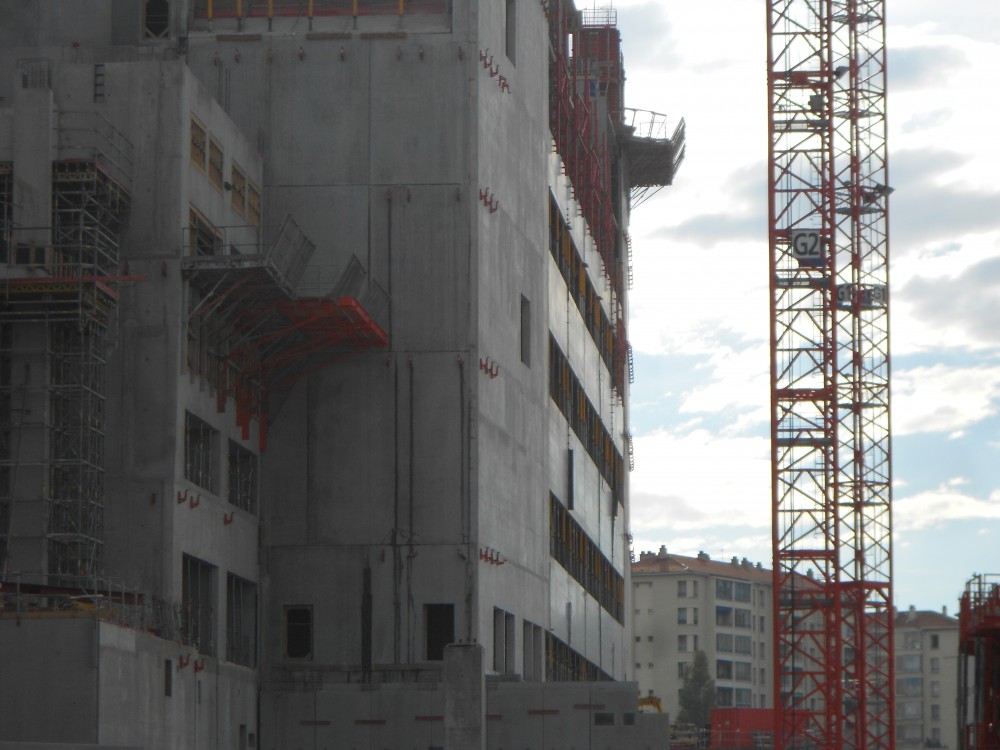 Vu de la façade de Jean-Bouin.