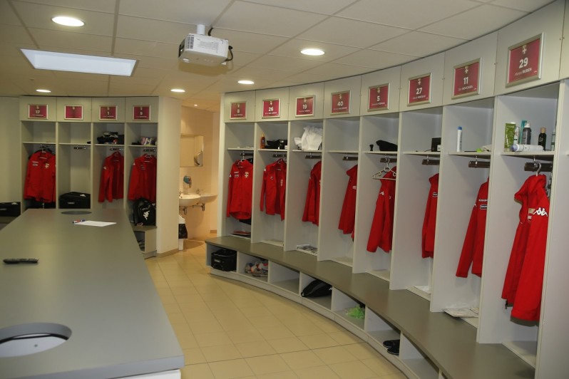 inauguration centre entrainement evian (vestiaire).jpg