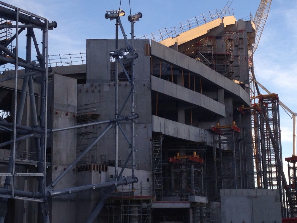 Première radiale de jupe côté Nord en cours de montage.