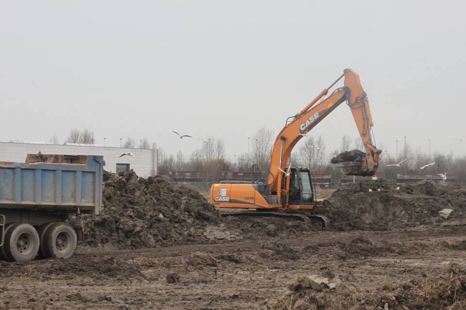 Sur le site de la future arena de Dunkerque<br />Etat des travaux le 31 janvier 2014 : la Sté Labaere a remplacé la Sté SOGEA (filiale de VINCI).
