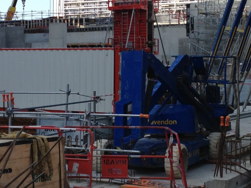 1er pilier de la dernière rangée