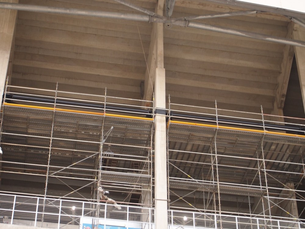 les fameuses poutres sont désormais noires