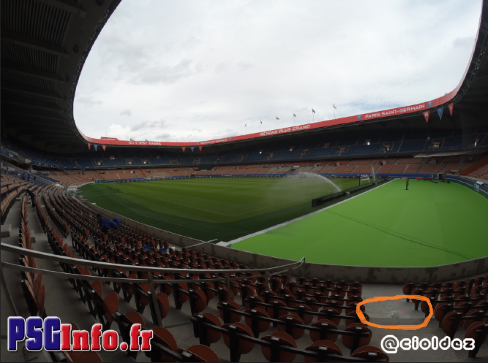 En orange, limite entre l'ancien et le nouveau béton on peut voir nettement l'ajout des nouvelles rangées