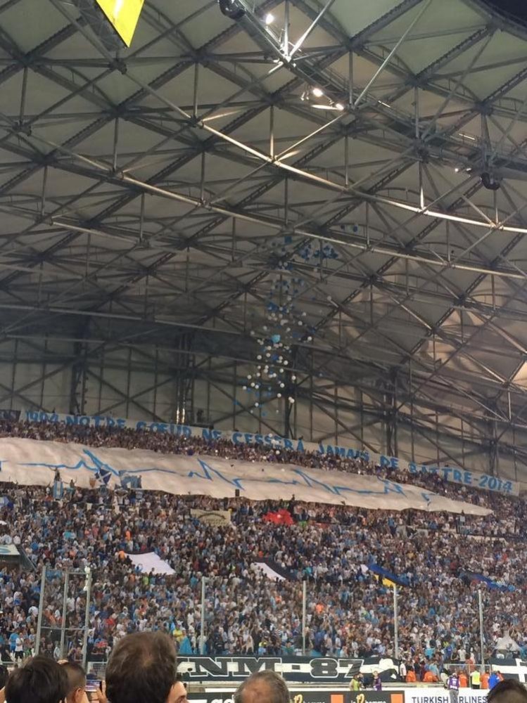 moisissure bleu et blanche à l'hélium.