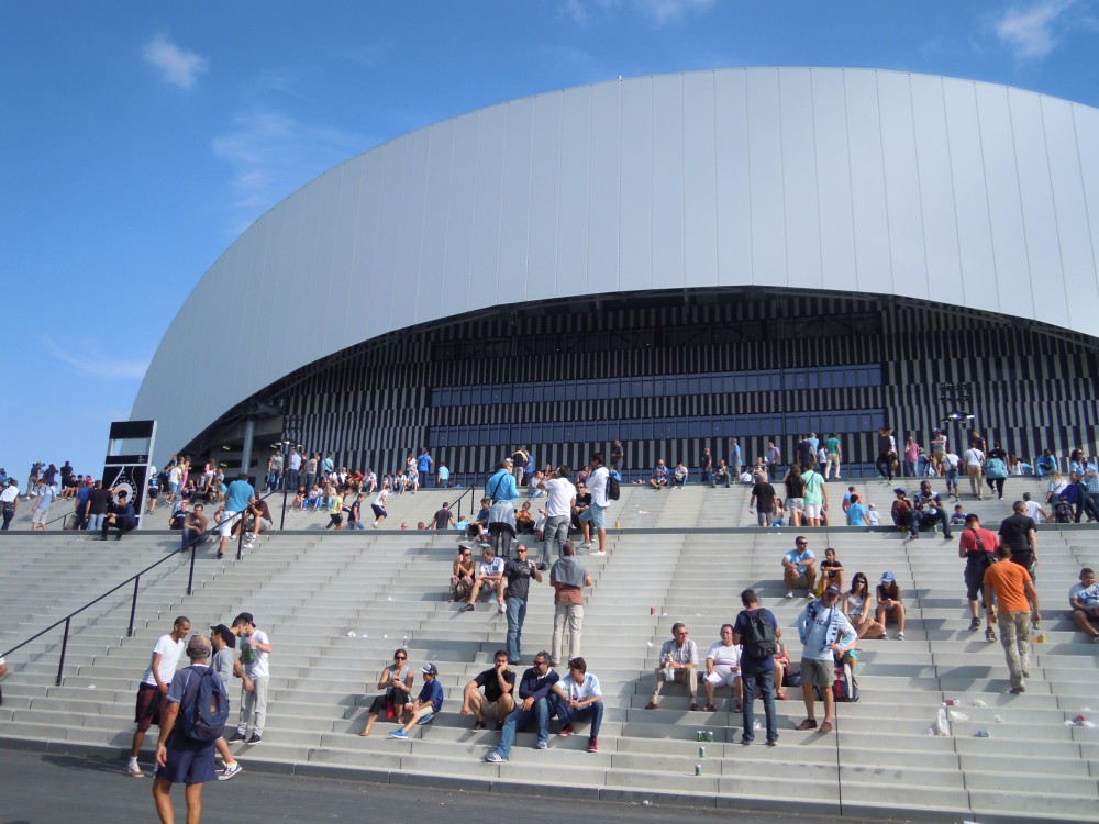 DSCN0703.JPG (2.4 Mio) Consulté 5564 fois Le parvis Jean Bouin (rien d’extraordinaire dans l'originalité de la photo jusque là !)