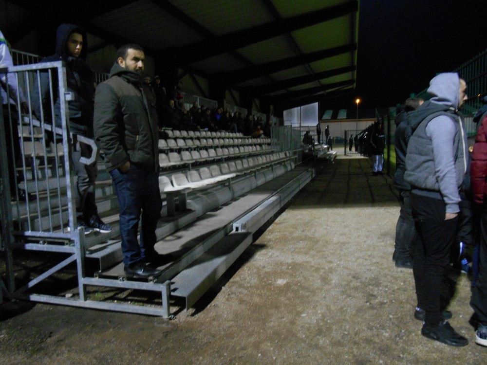 Tribune à la fin du match