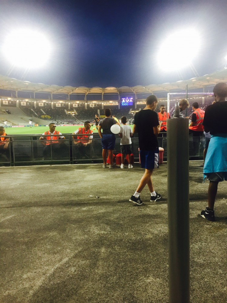 Premier rang en bas du virage est