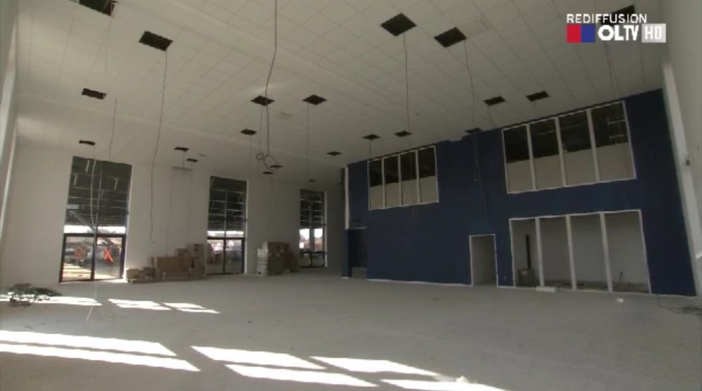 Salle de musculation avec piste d'athlétisme