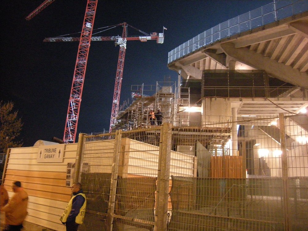 difficile d'avoir un angle satisfaisant avec les barrieres très hautes et la nuit