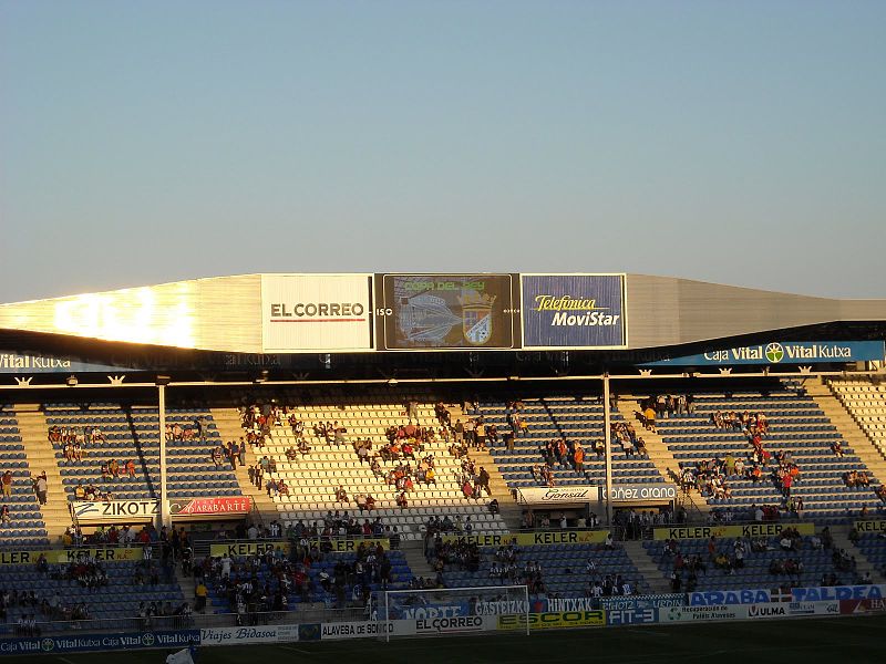 Kukxo91_800px-Estadio_de_Mendizorroza.jpg