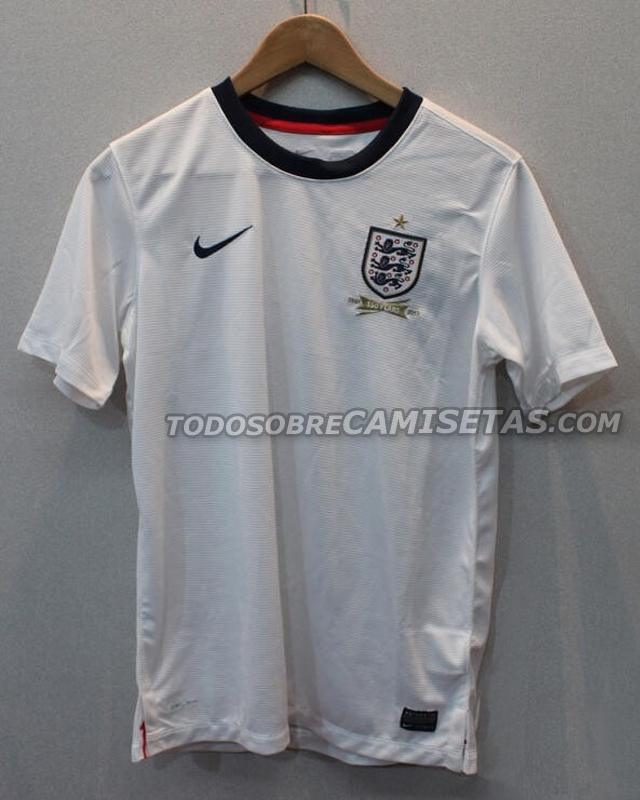 Maillot domicile Angleterre 2013-2014.jpg