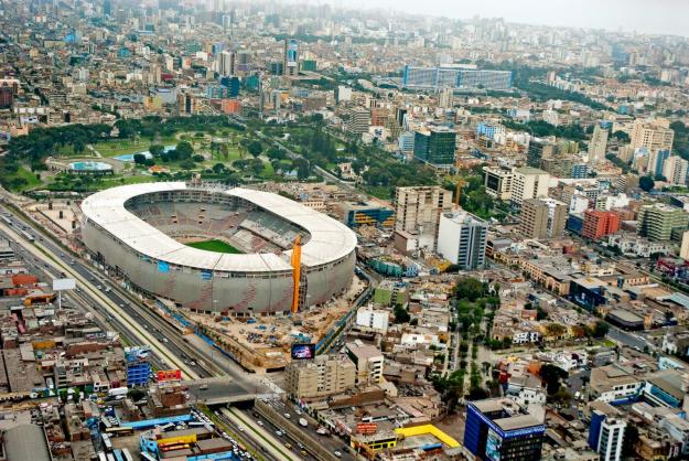 Estadio Nacional Lima_olivense1085.jpg