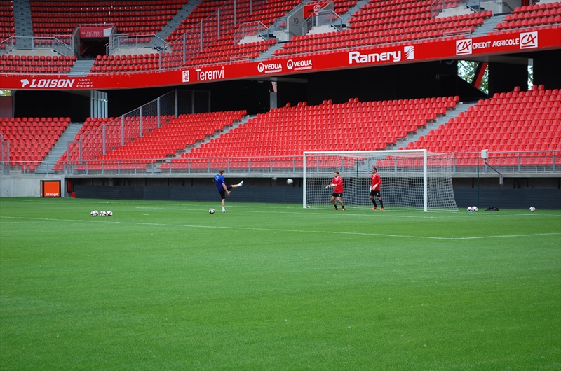 filet blanc des buts au stade du hainaut!.jpg