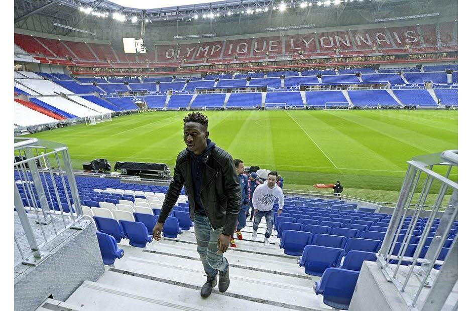 les-joueurs-a-la-visite-du-stade-photo-stephane-guiochon-1452185560.jpg