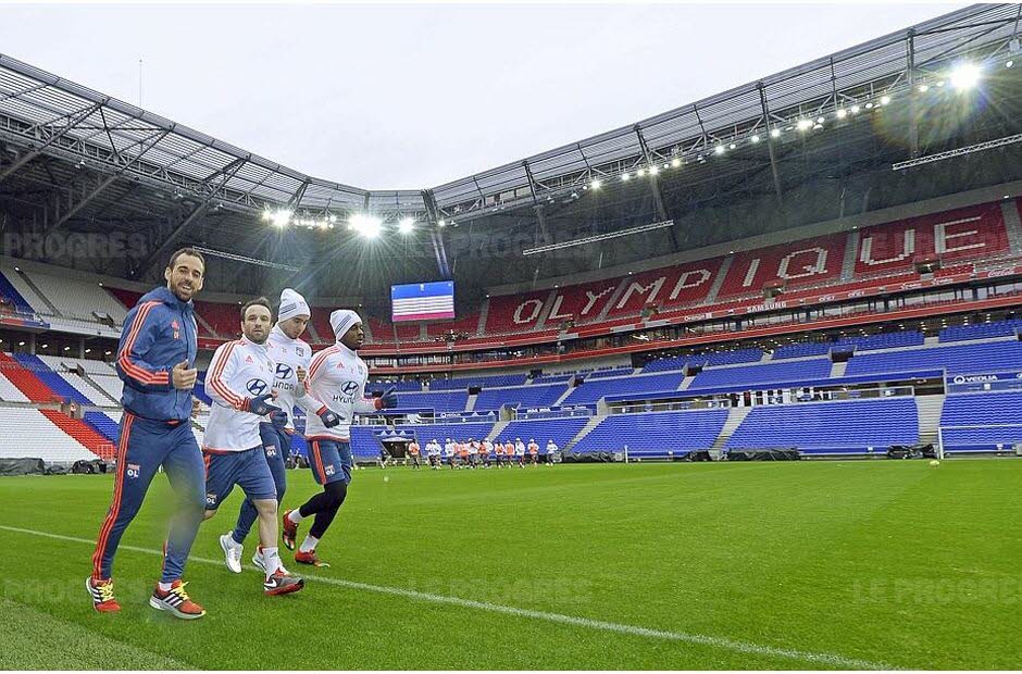 les-joueurs-ont-effectue-leur-premier-entrainement-dans-leur-nouveau-stade-photo-stephane-guiochon-1452185560.jpg