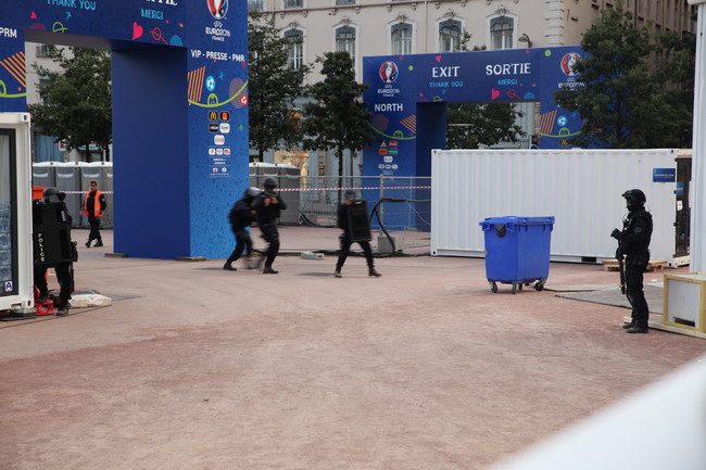 Exercice-de-securite-place-Bellecour_image-gauche.jpg