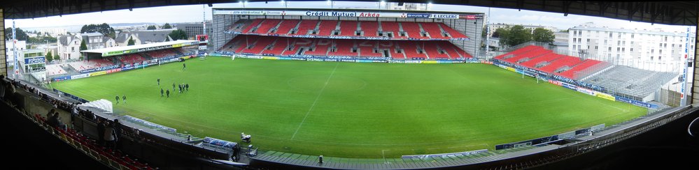 Vue_panoramique_du_stade_depuis_le_tribune_Foucauld copie.jpg