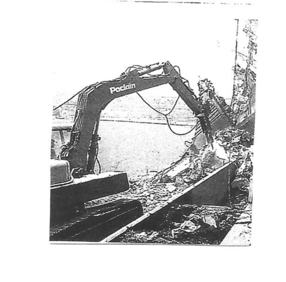 Travaux GG 1983 démolition tribune présidentielle.jpg