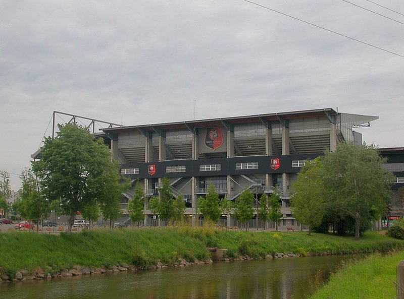 exterieur-stade-de-la-route-de-lorient-mypouss.jpg